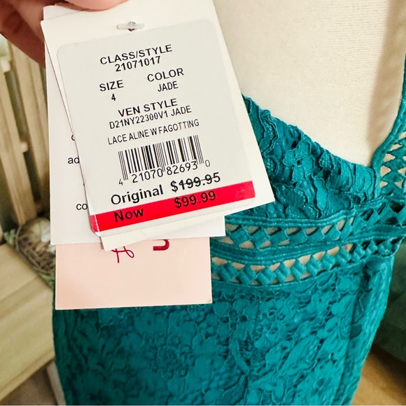 David bridal allover lace illusion plunge gown - jade missy sz 4 - Picture 16 of 16